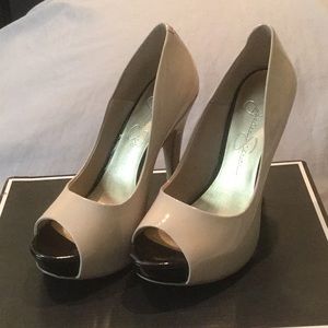 NWOT Jessica Simpson peep toe pumps size 6